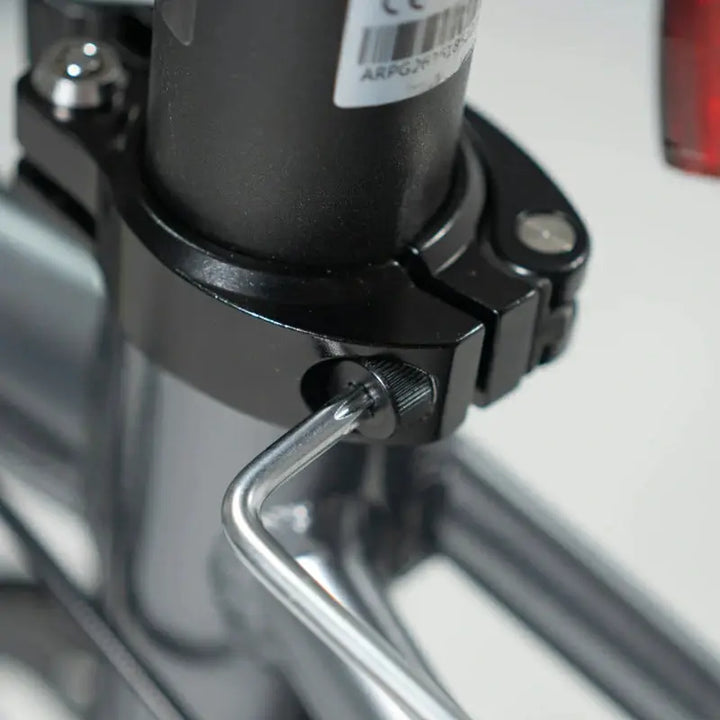 サドルバッテリーロック