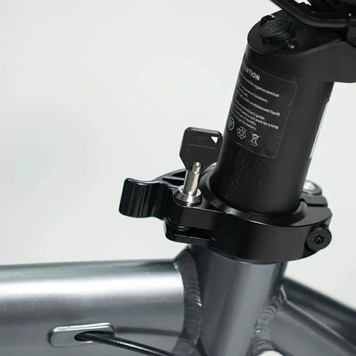 サドルバッテリーロック